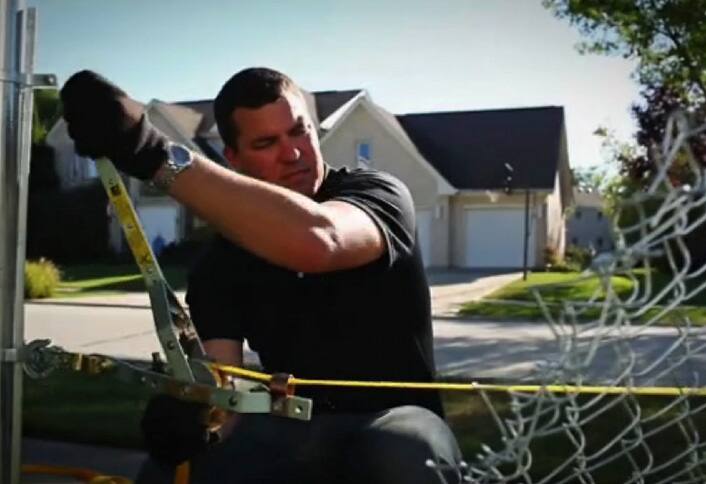 Stretch the mesh - Install Chain Link Fence Stretch the mesh - Install Chain Link Fence